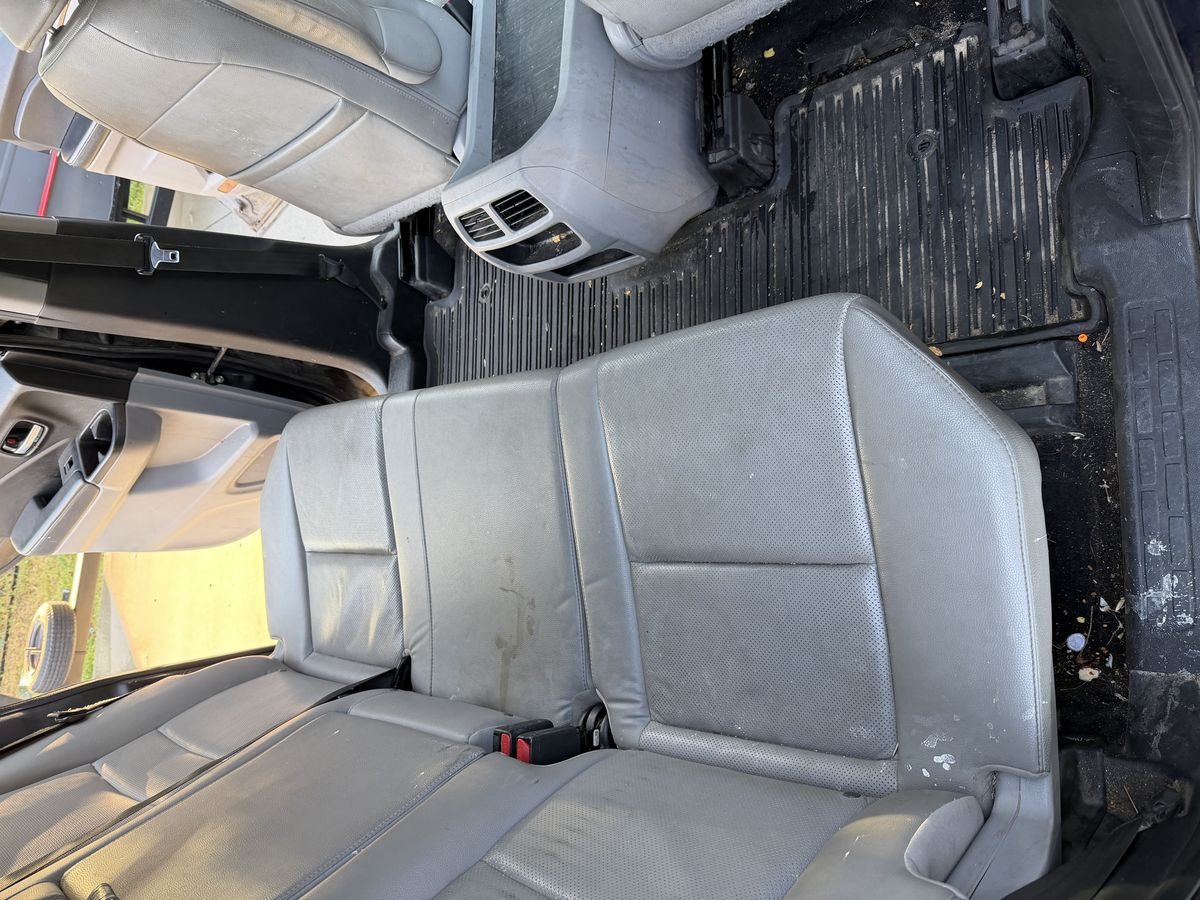 Honda Pilot leather dirty